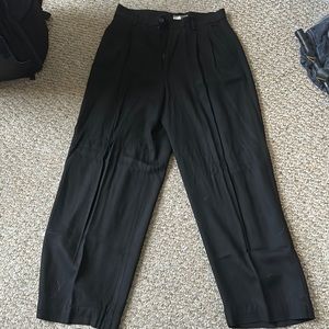 Women black pants. 100% rayon in good shape. Size 6